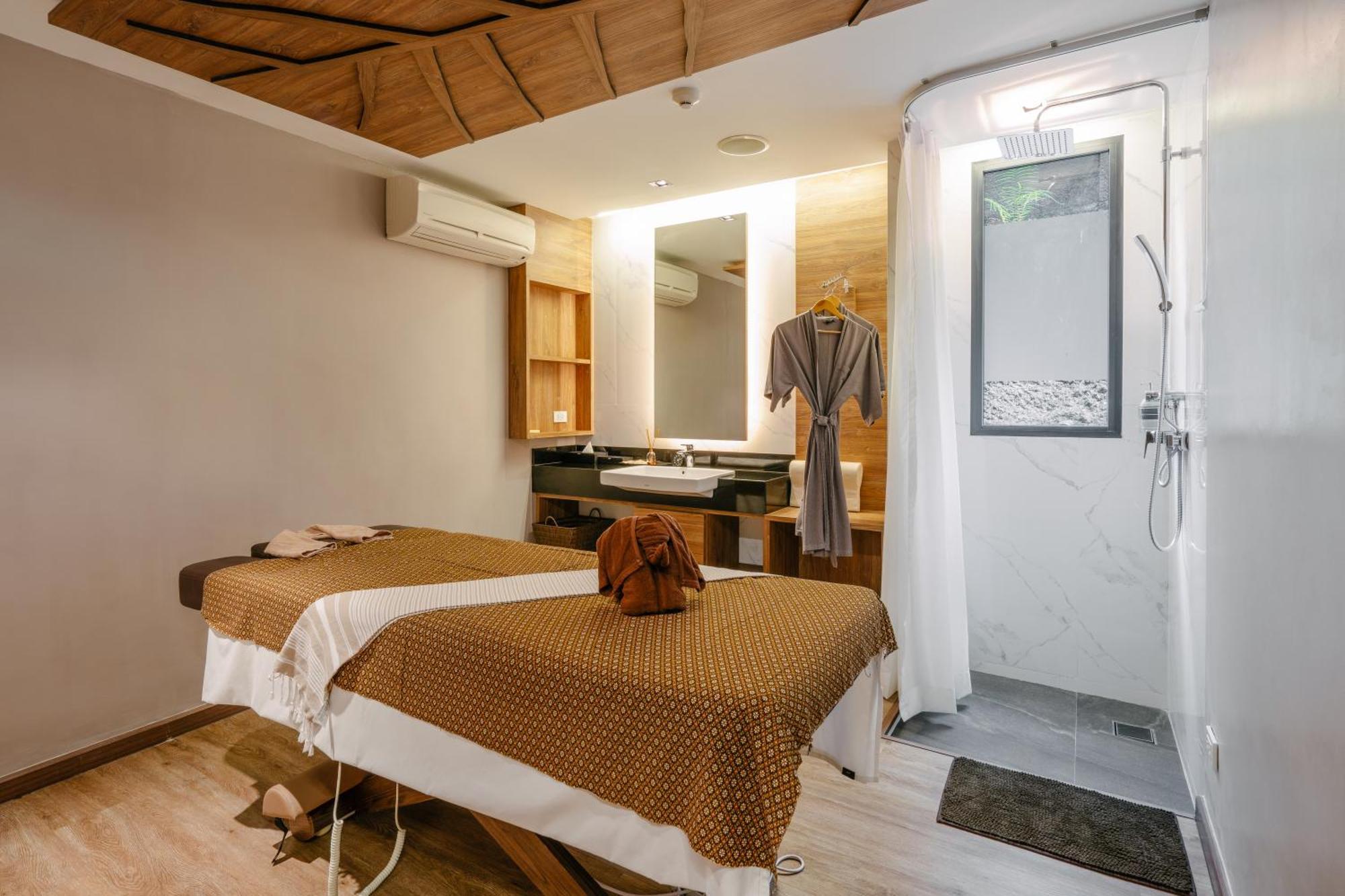 Rak Elegant Hotel Patong Kültér fotó