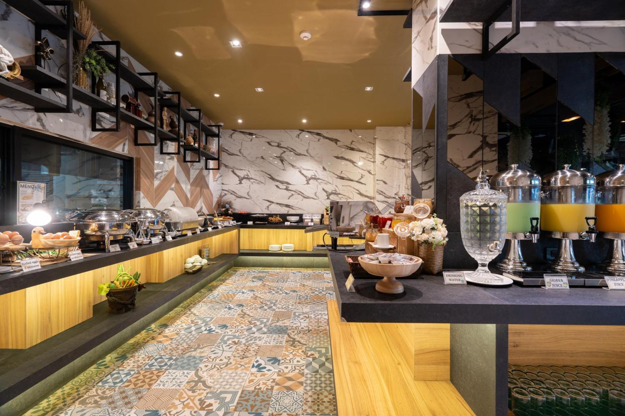 Rak Elegant Hotel Patong Kültér fotó