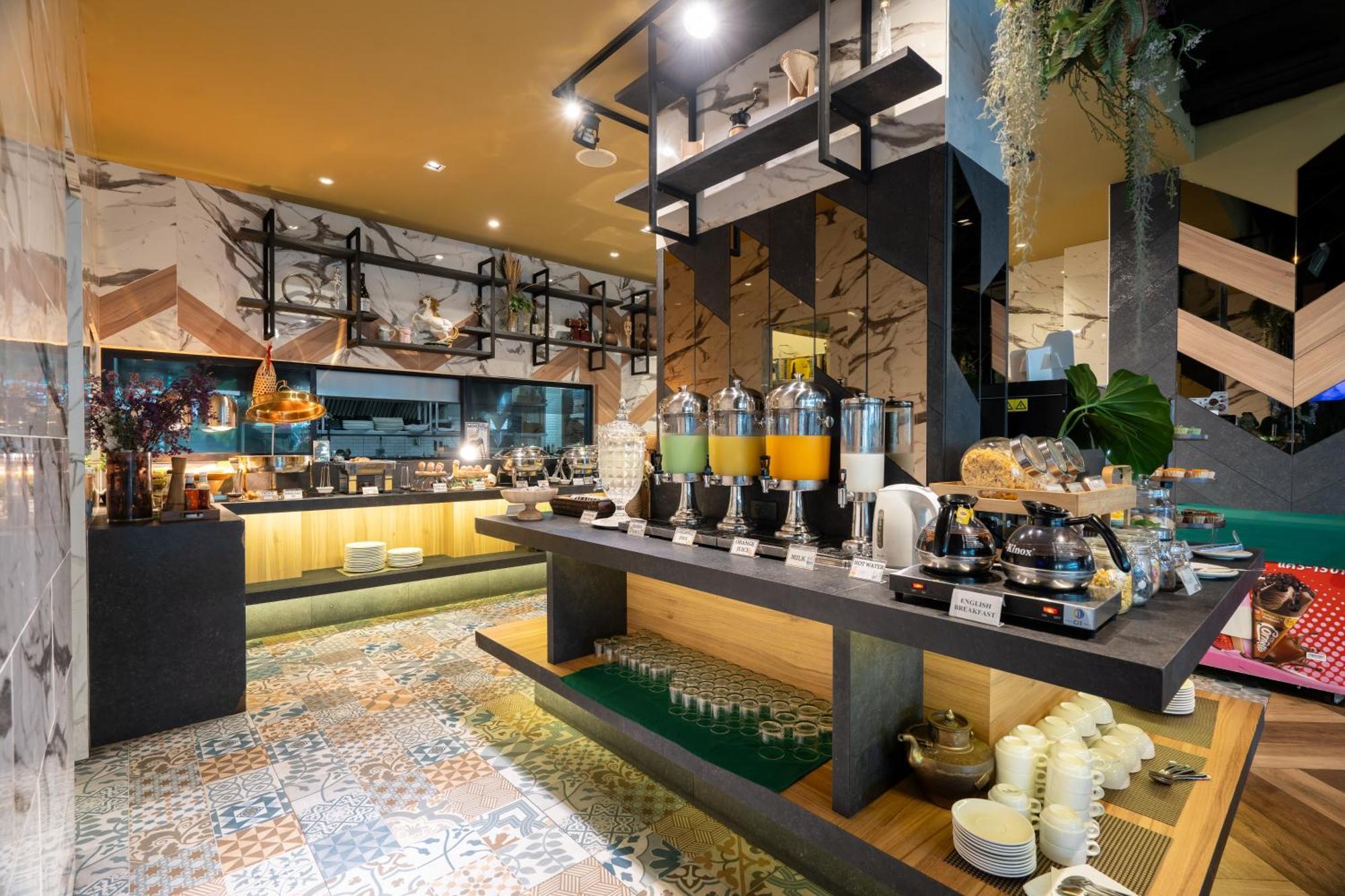 Rak Elegant Hotel Patong Kültér fotó